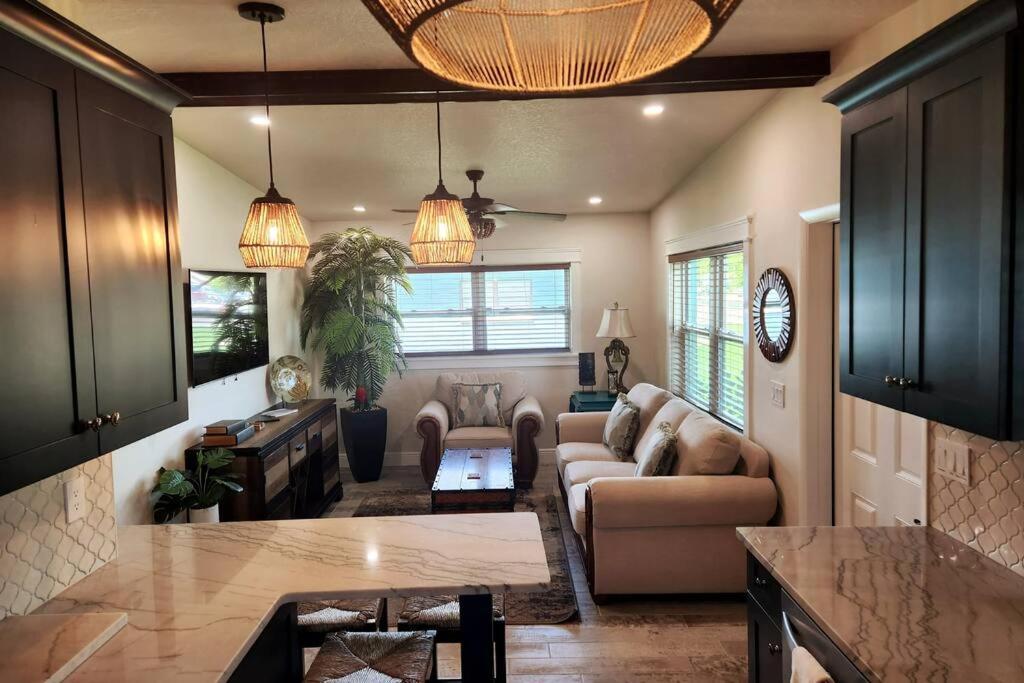 Bali Bungalow - Downtown Коко Бийч Екстериор снимка