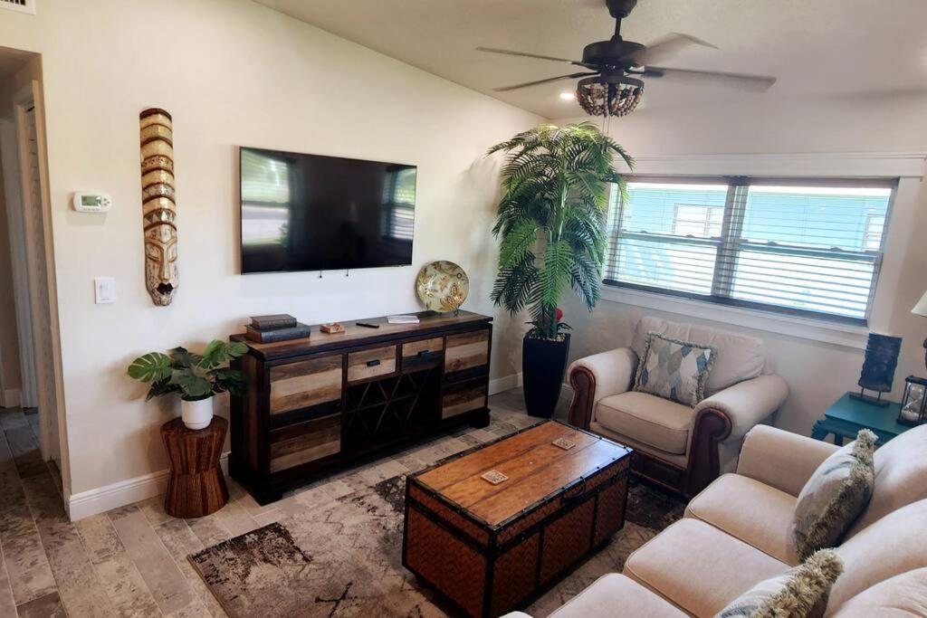 Bali Bungalow - Downtown Коко Бийч Екстериор снимка